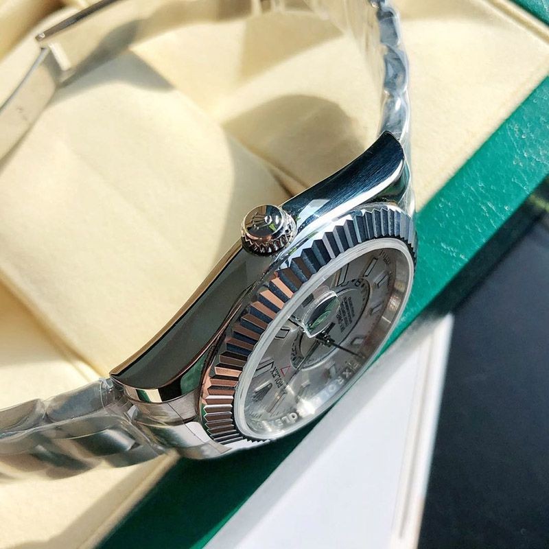 ロレックス スカイドゥエラー 42MM 自動巻き スーパーコピー roj93016