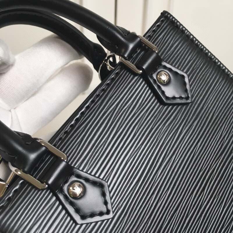 ルイヴィトン プティットサックプラ 偽物 エピ★ノワール ショルダーバッグ M69441