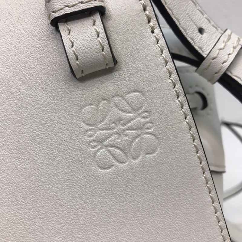 ☆限定☆ ロエベ ハンモック 偽物 ドローストリング ショルダーバッグ 0010365427