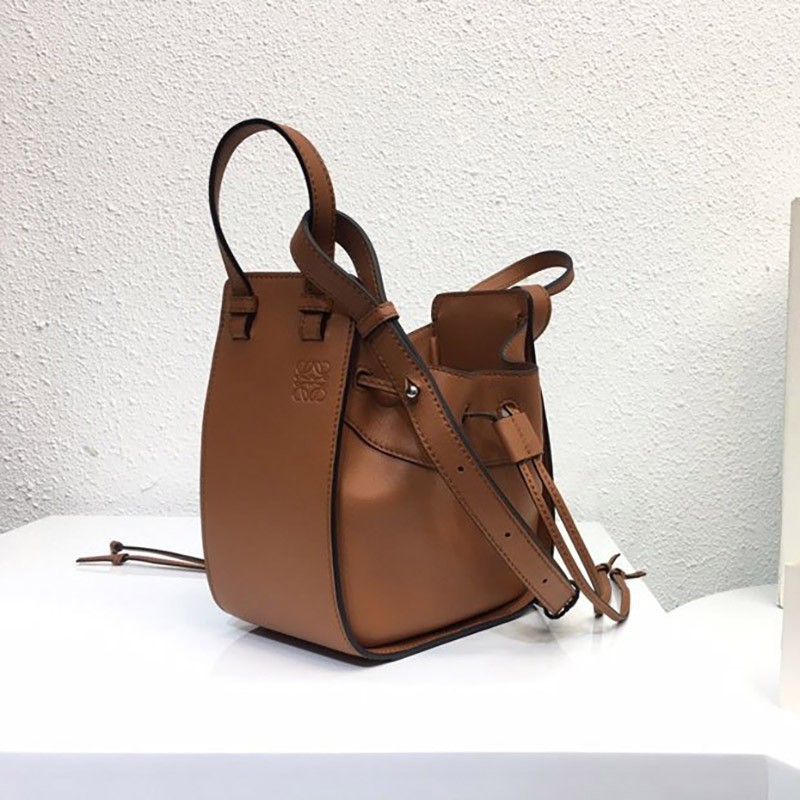 欲しい♡超限定♪ロエベ ハンモック 偽物 ドローストリング ショルダーバッグ 0010473155