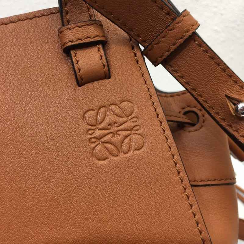 欲しい♡超限定♪ロエベ ハンモック 偽物 ドローストリング ショルダーバッグ 0010473155