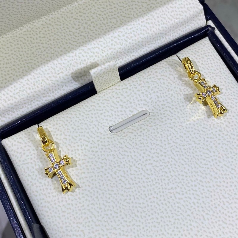 目を惹くカラー クロムハーツ ピアス 偽物 CHクロス 22K&ダイヤモンド