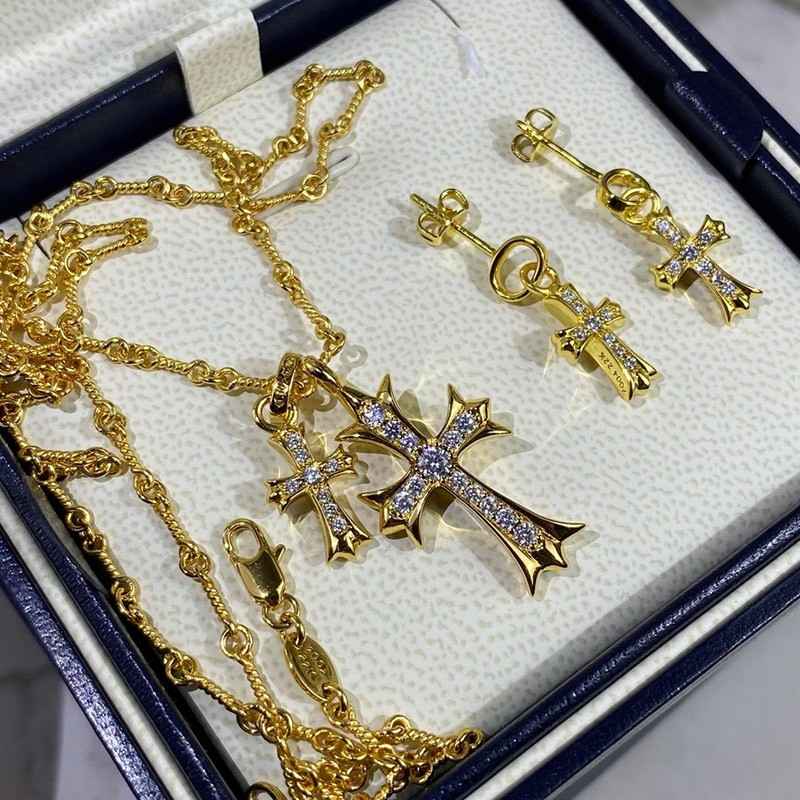 目を惹くカラー クロムハーツ ピアス 偽物 CHクロス 22K&ダイヤモンド