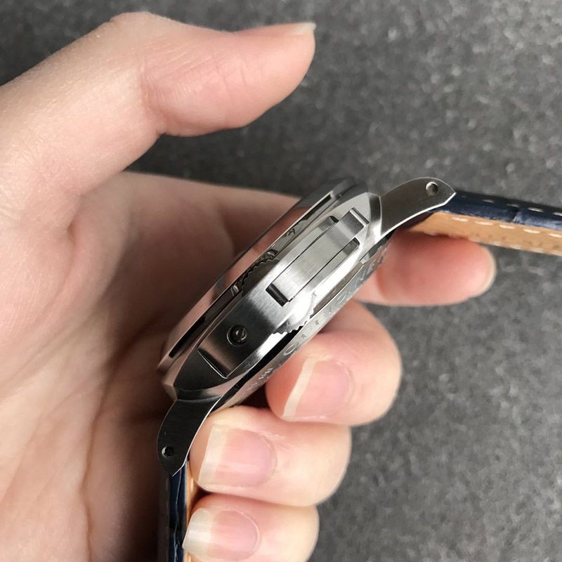 色鮮やかなブルー文字盤が人気!パネライ ルミノール GMT 偽物 PAM1033