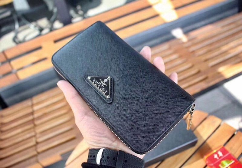 大人気!注目度抜群!プラダ ファスナー付 長財布 puz52739