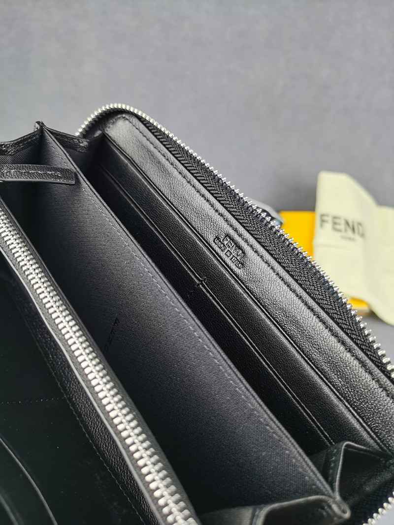 超希少!フェンディ 財布 偽物 ラムレザー カスタマイズ ピーカブー ロゴ カード ジッパーウォレット feh04391