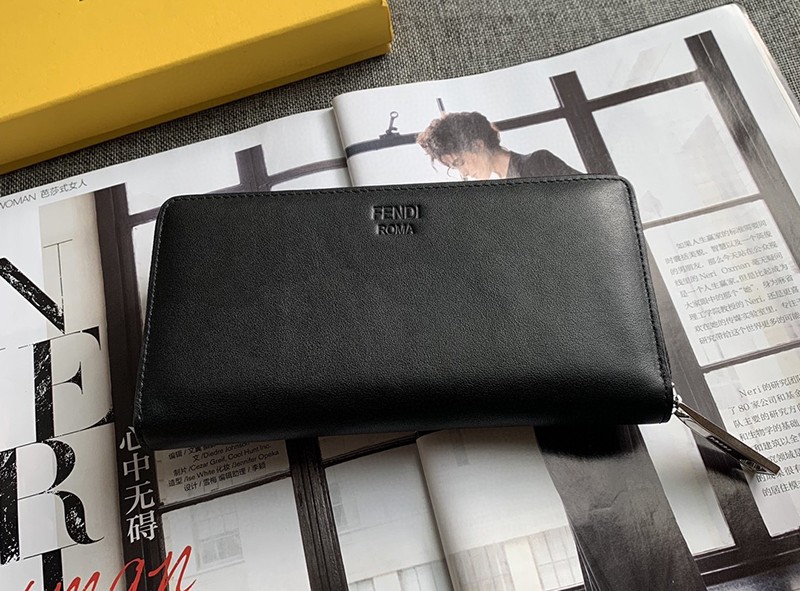 フェンディ コピー ラムレザー ピーカブー ロゴ カード ジッパーウォレット カスタマイズ feg58318