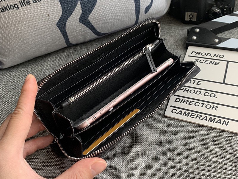 フェンディ コピー ラムレザー ピーカブー ロゴ カード ジッパーウォレット カスタマイズ feg58318