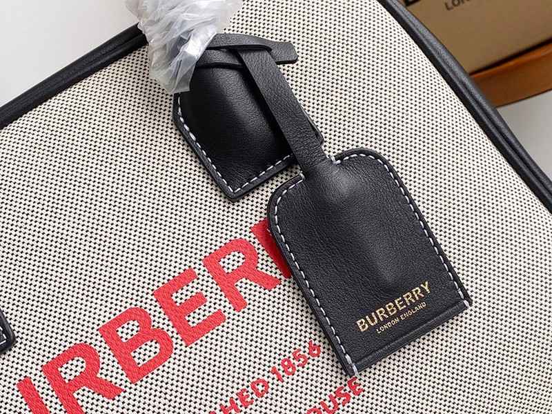 新作!【バーバリー トートバッグ コピー】ミディアム キャンバス ハーフキューブバッグ Bak90511