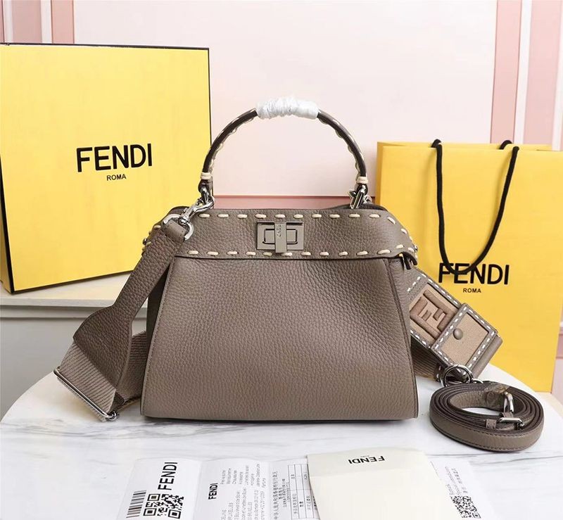 FENDI アイコニックピーカブー ミニ （ピーカブー アイコニック 8BN290 