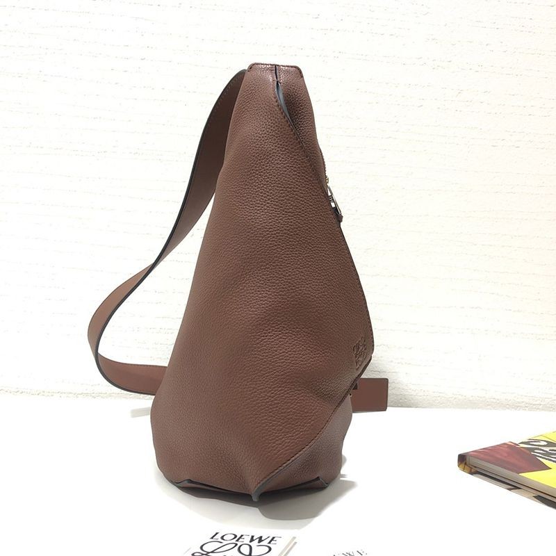 ロエベ ショルダーバッグ 偽物 アントン スリング Anton Sling カーフスキン loq04626