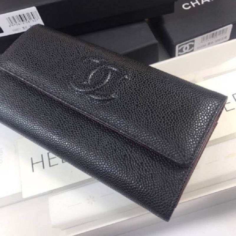 人気 シャネル キャビアスキン 偽物 ココマーク 二つ折り長財布 sho97441