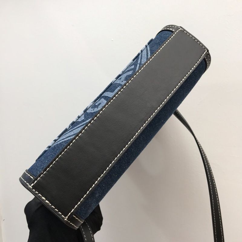 大人気!バーバリー コピーミニ デニム&レザー ロゴポケットバッグ 80390901