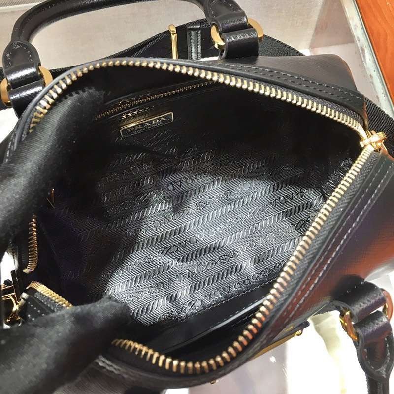 超話題!【人気商品】プラダ ショルダーバッグ コピーN級品 put26581