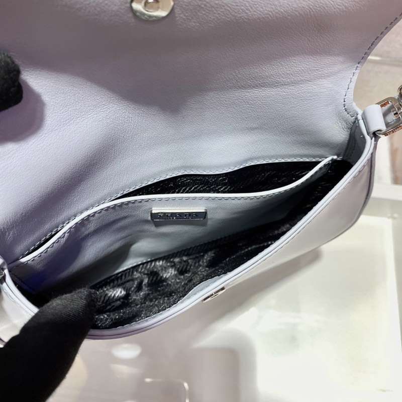 早い者勝ち♡プラダ フラップ付きクレオショルダーバッグ 偽物 puh92450