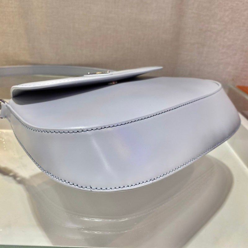 早い者勝ち♡プラダ フラップ付きクレオショルダーバッグ 偽物 puh92450