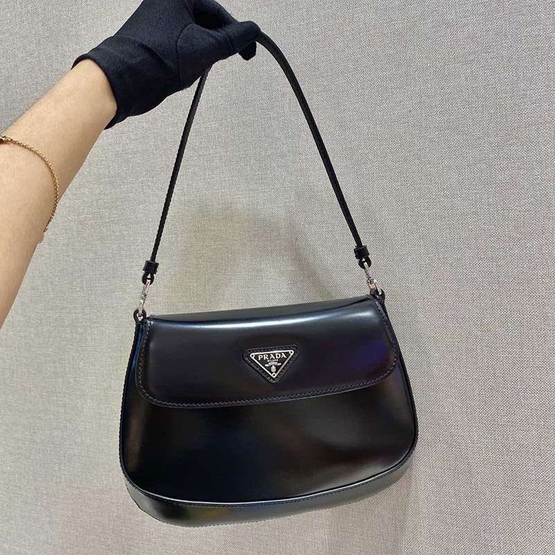 新作限定 プラダ☆フラップ付きクレオショルダーバッグ 稀少 pup35338