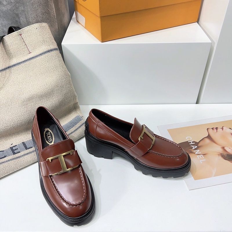 《大人気》TODS レザー Tタイムレスメタル ローファー 偽物 tob87668