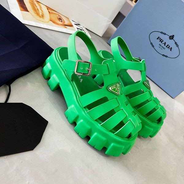送料込プラダ フォームラバー サンダル スーパーコピー pua32909