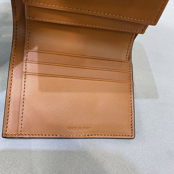超希少!セリーヌ コピー スモール トリフォールドウォレット Cem84262