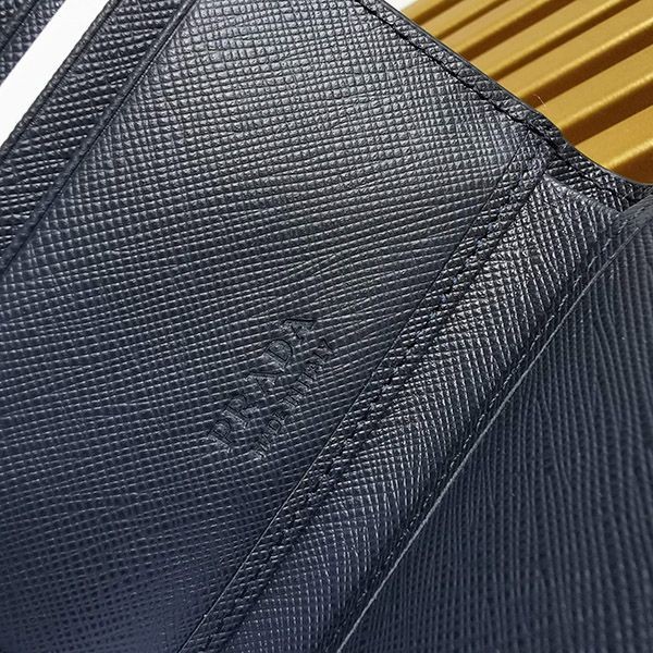 超希少!プラダ スムースレザー 折り財布 偽物 2色 pue62507