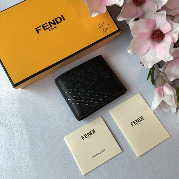★日本!!人気!フェンディ 二つ折り財布 スーパーコピー fej18413