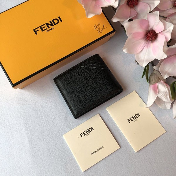 ★日本!!人気!フェンディ 二つ折り財布 スーパーコピー fej18413