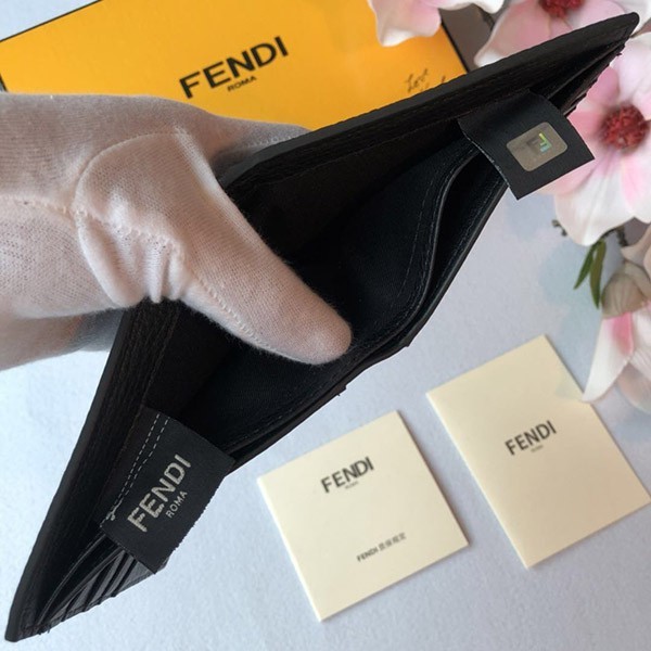 ★日本!!人気!フェンディ 二つ折り財布 スーパーコピー fej18413