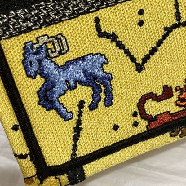 ディオール BOOK TOTE 偽物ミニ フォンバッグ【追跡付】 dee74755