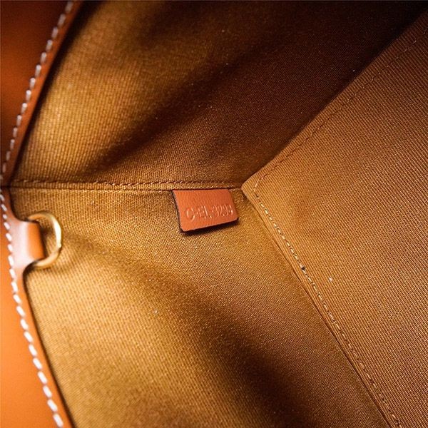 ☆超人気☆セリーヌ 偽物 トリオンフ ロゴプリント レザーキューブ型ハンドバッグ Cee26582