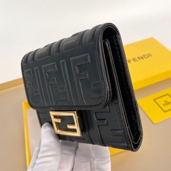 大人気!フェンディ 三つ折り財布 コピー fee70358