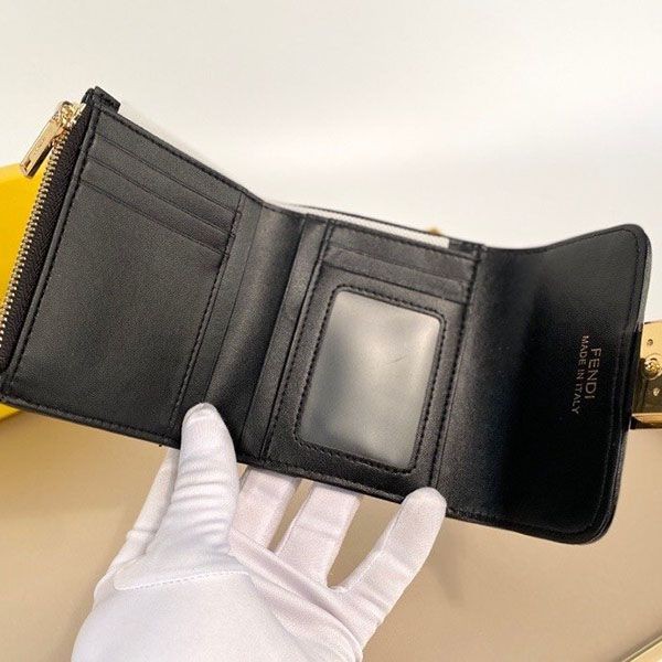 大人気!フェンディ 三つ折り財布 コピー fee70358