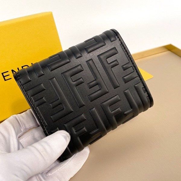 大人気!フェンディ 三つ折り財布 コピー fee70358