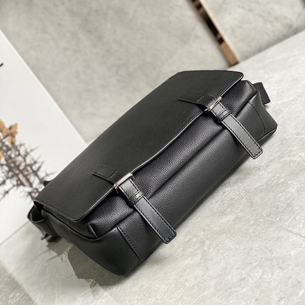 定番ロエベ ミリタリー メッセンジャーバッグ 偽物 lov25204
