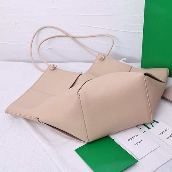 ★日本!!人気!ボッテガ ヴェネタ トートバッグ ラージ コピー bow67974