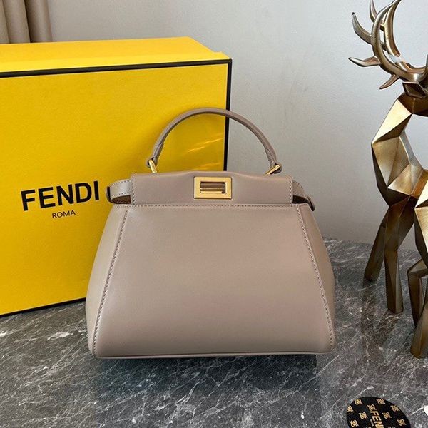 定番人気 フェンディ ショルダーバッグ fee63217