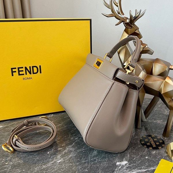 定番人気 フェンディ ショルダーバッグ fee63217