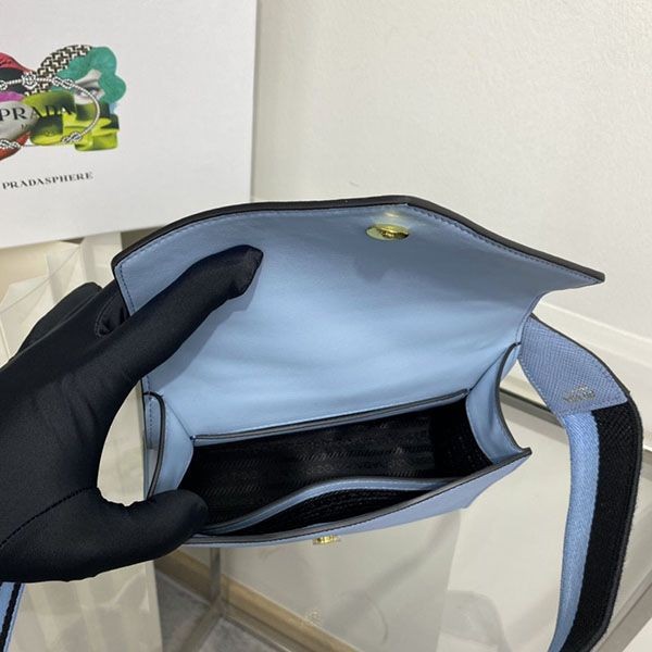 超話題!プラダ モノクローム サフィアーノ レザー バッグ 偽物 puo64777