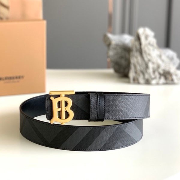 入手困難 バーバリー 偽物 リバーシブル チャコールチェック&レザー TBベルト Bag88100