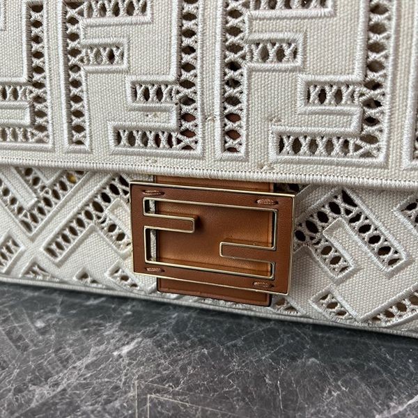 フェンディ バゲットFF刺繍 ハウンド ショルダーバッグ 偽物 fel58811