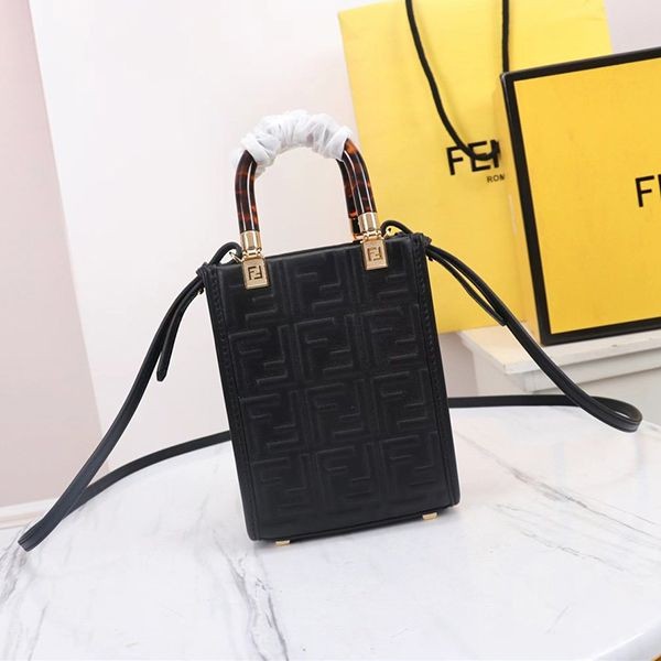 フェンディ Sunshine Shopper FF柄 レザーミニバッグ コピー fet50094