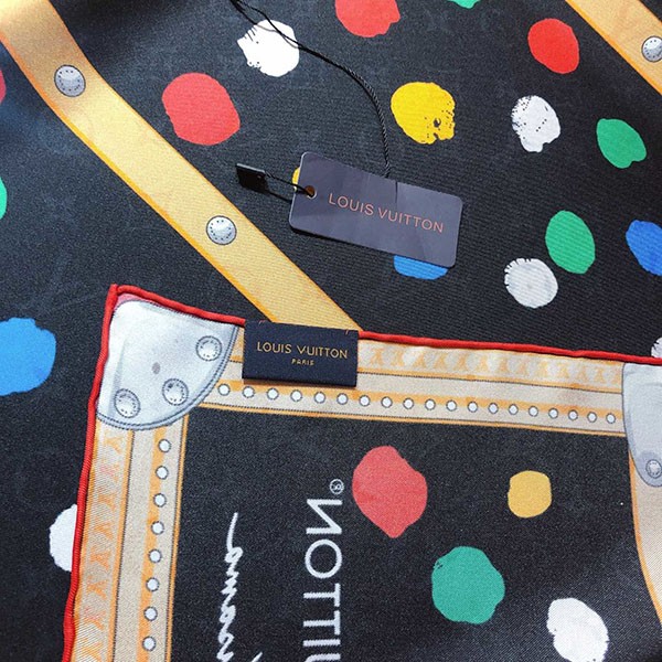 ルイヴィトン × 草間彌生 偽物 LV × YK カレ90・ペインティッド ドット