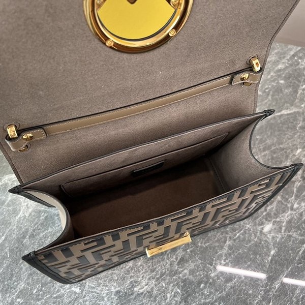 入手困難品!フェンディ FFロゴ 偽物 バッグ ショルダーバッグ fee69010