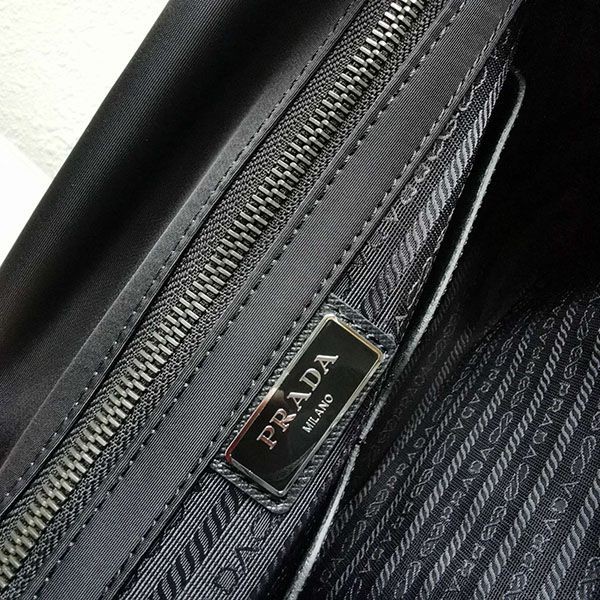 プラダ ショルダーバッグ コピー Re-Nylon クロスボディ pub97740