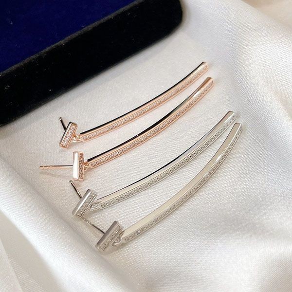 送料込ティファニー コピー バー ピアス 揺れるたびに輝く☆18K 2色