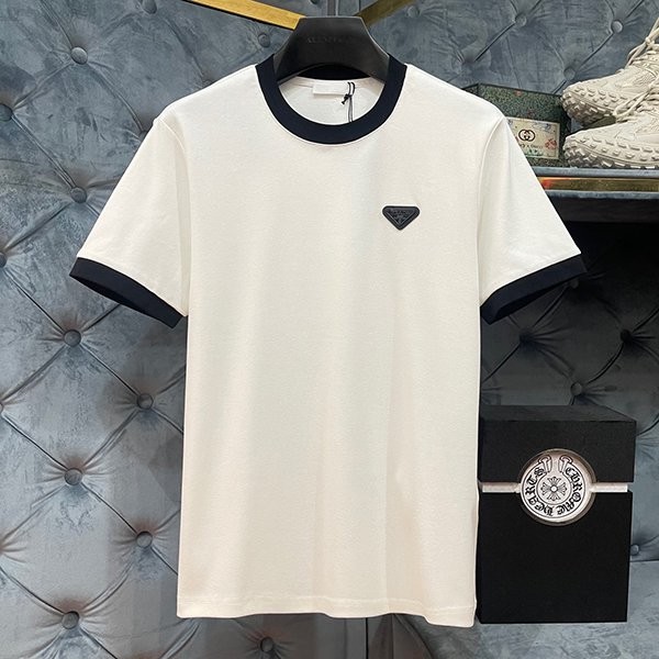 プラダ ロゴパッチ Tシャツ 偽物 828341