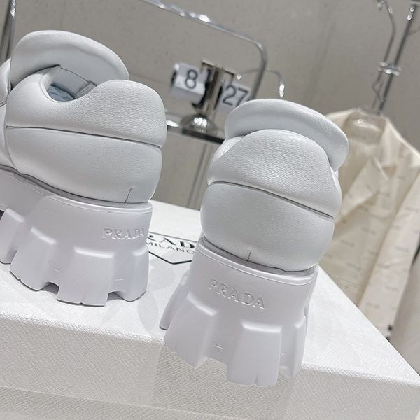 プラダ ソフト パデッドナッパレザー ローファー 偽物 puu80418