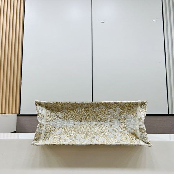 ディオール Large 刺繍入り トートバッグ 偽物 ブックトート deu27040