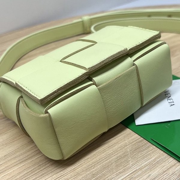 ボッテガ ヴェネタ キャンディー コピーカセット クロスボディミニバッグ boq55662