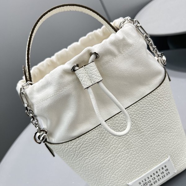 新色登場★メゾンマルジェラ コピーマイクロ Bucket Bag バケットバッグ Mav39673